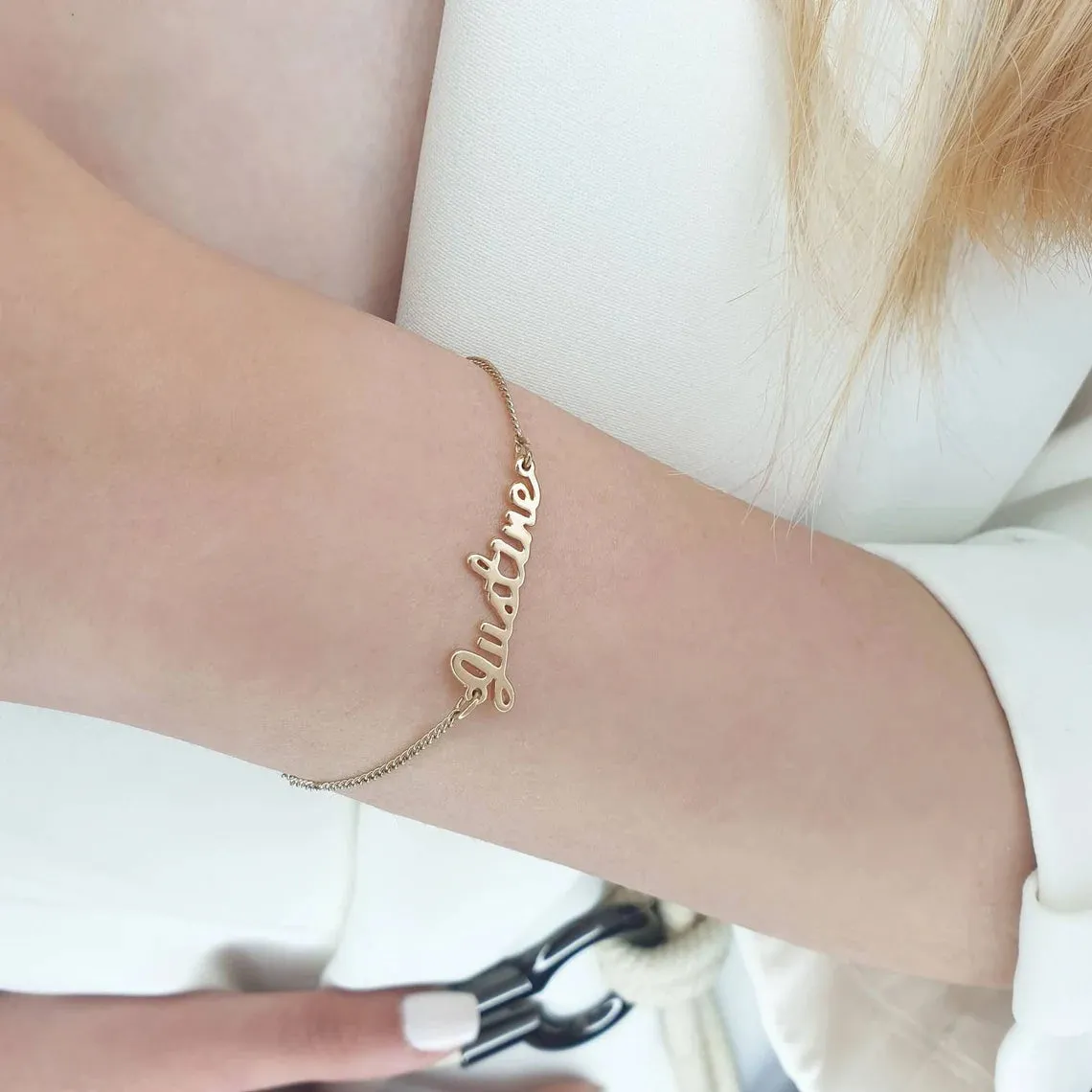 Custom name bracelet in solid gold