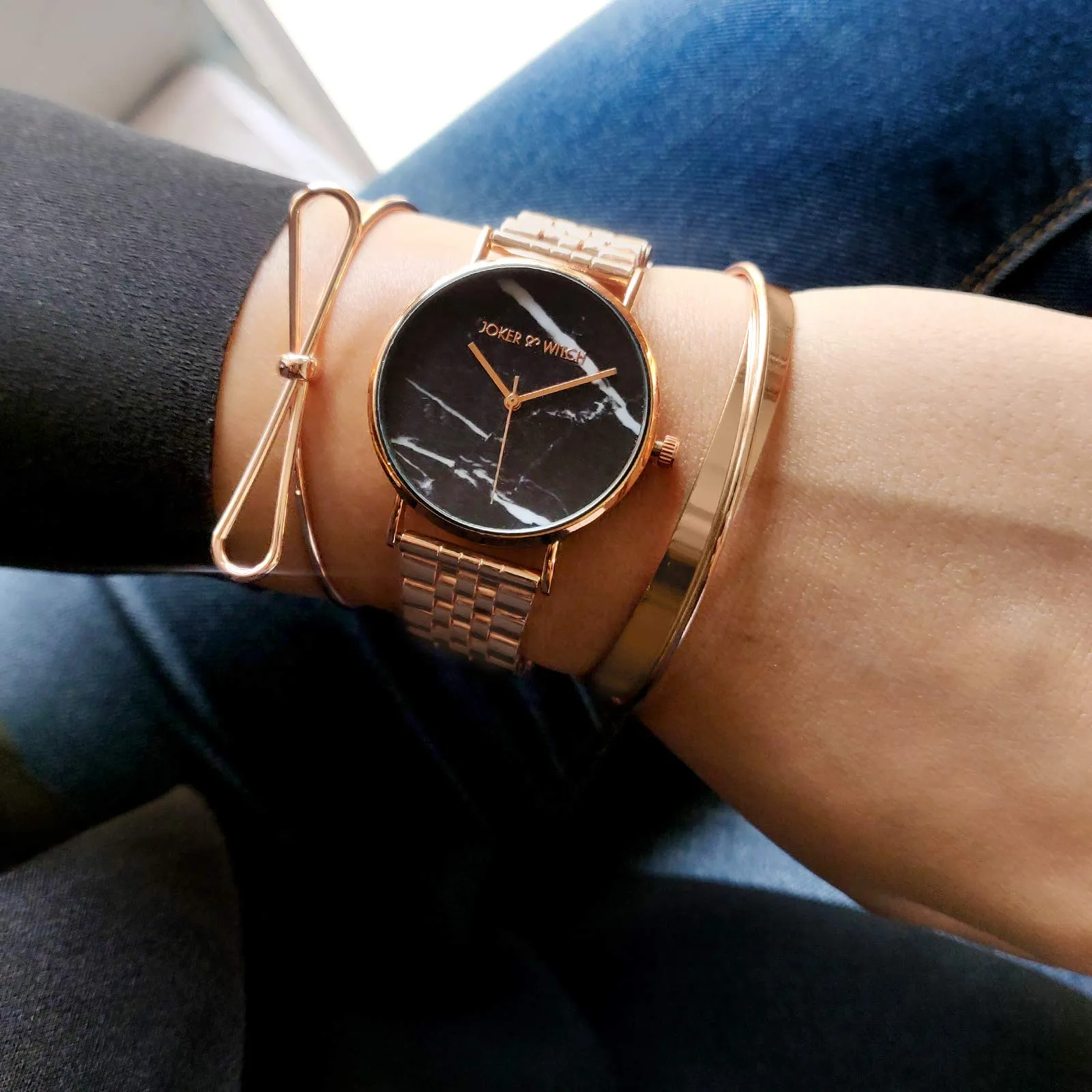 Joker & Witch Analogue Women's Watch(Black Dial Rose Gold Colored Strap)-JWBS157