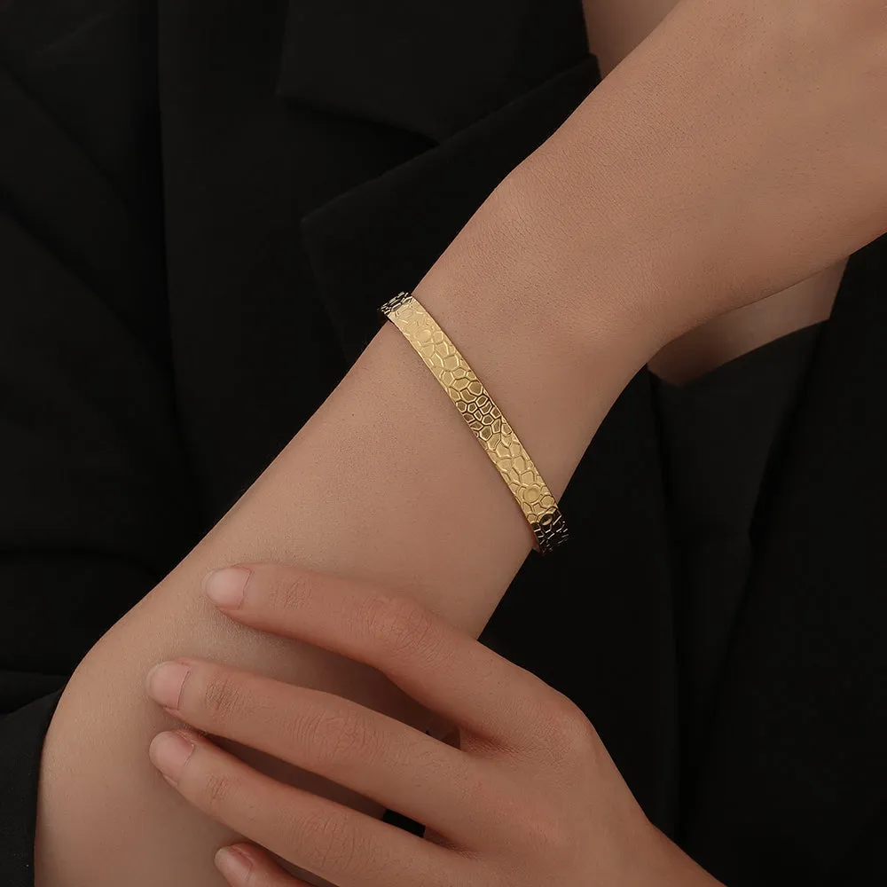 Titanium Steel Percussion Peak Nest Texture Bracelet