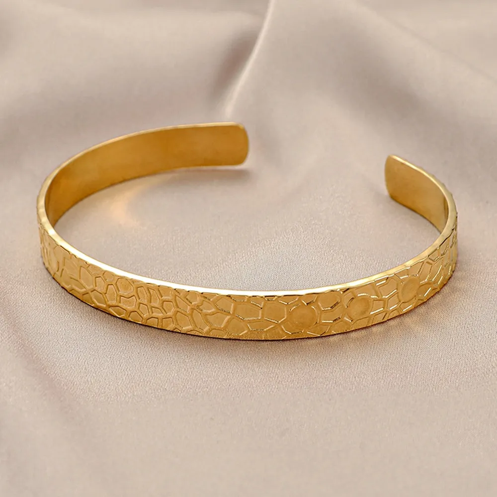 Titanium Steel Percussion Peak Nest Texture Bracelet