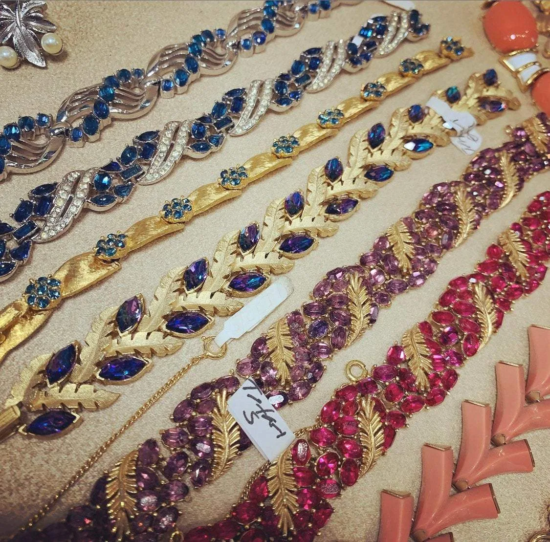 Trifari purple crystal vintage bracelet gold plated